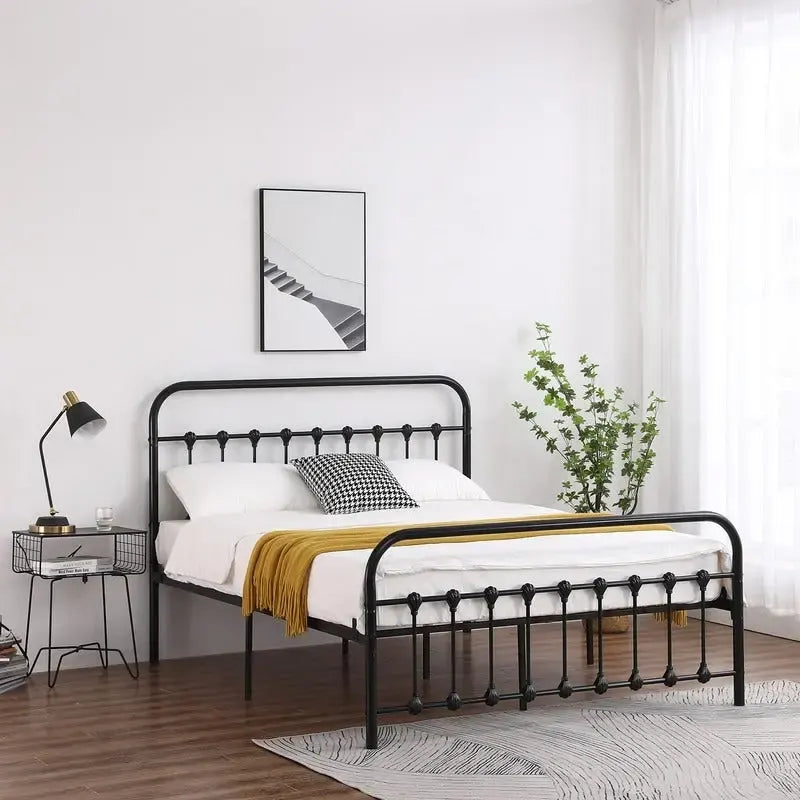 Single-Layer Iron Bed Frame with Shell Decoration Black